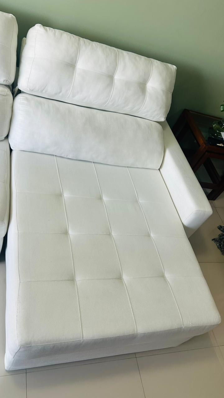 Sofá branco depois da higienização